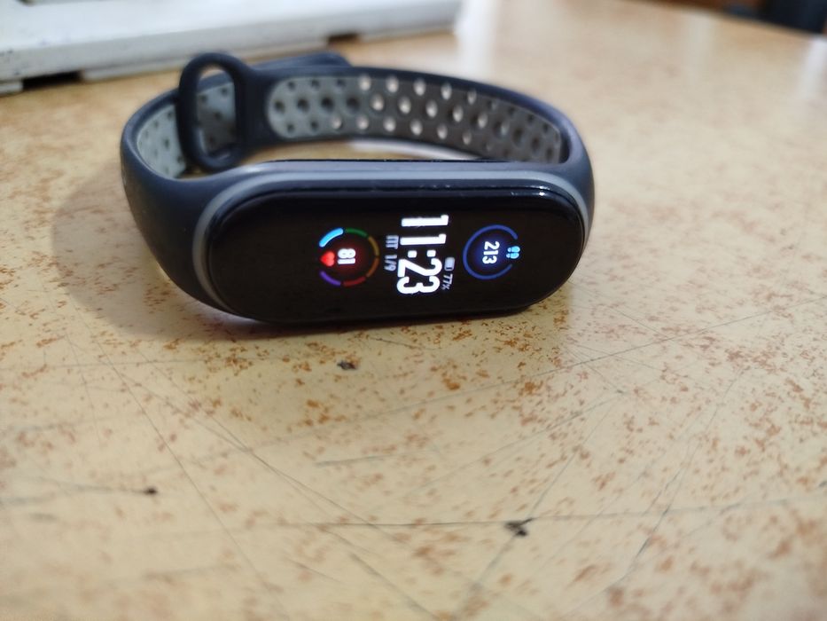Фитнес браслет Mi band 5  (3 ремешка в комплекте)