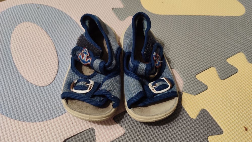 Віддам БЕЗКОШТОВНО дитяче взуття 21 розміру