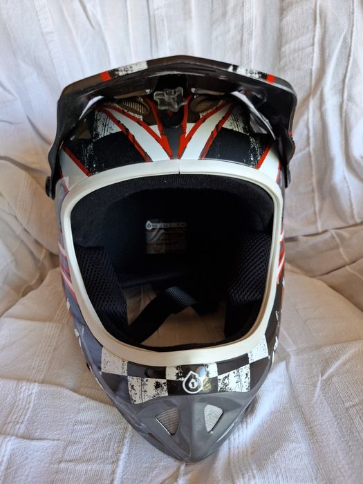 Capacete SixSixOne Strike