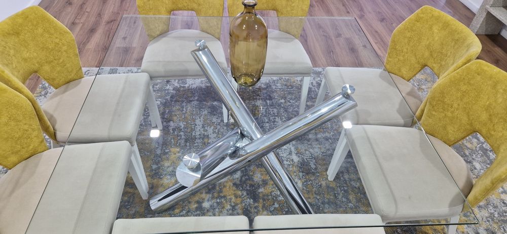 Mesa quadrada em vidro