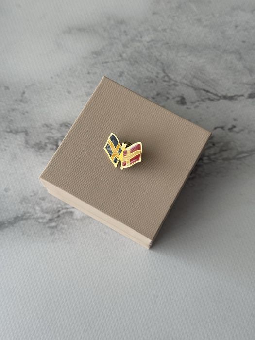 Przypinka pin z flagami