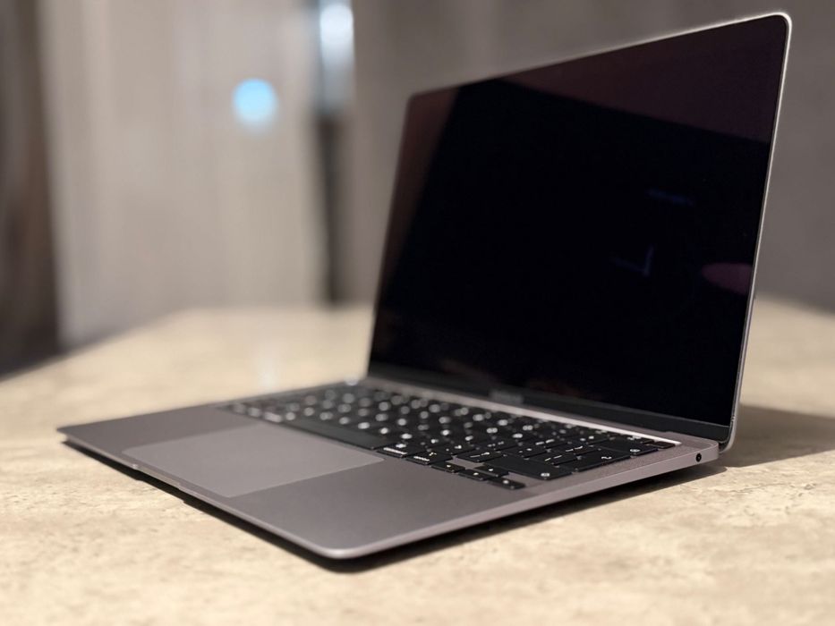 MacBook Air 13” 2020 i5 / 8GB / 512GB + pokrowiec Thule / stan bardzo dobry
