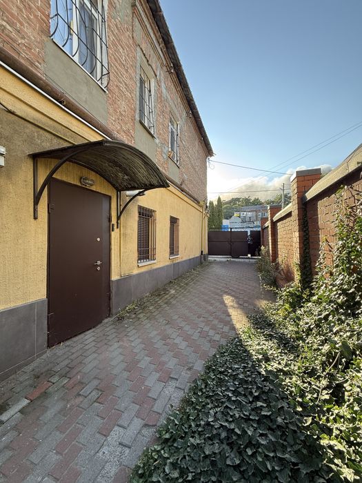 Продам квартиру в Центрі з окремим входом офіс магазин