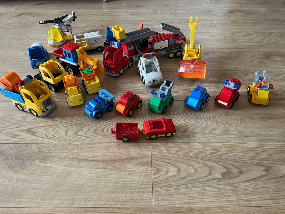 Klocki Duplo - kilka zestawów - auta, helikopter, straż pożarna, hipki
