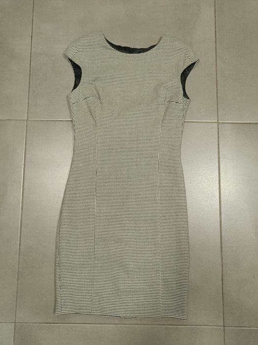 Sukienka w pepitkę Zara Basic