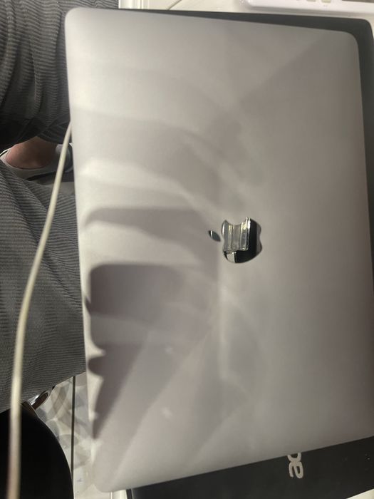 Mcbook air 1 8gb ramu 256 pamieci 2020