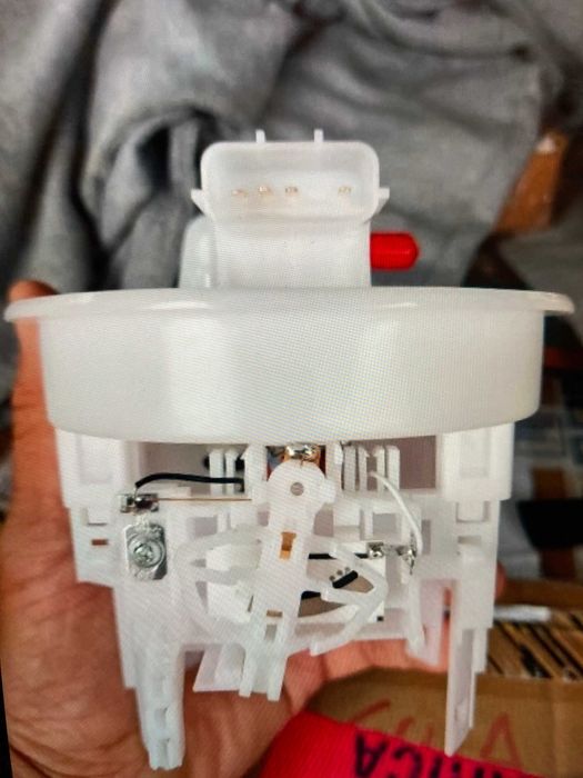 Датчик ЛІВИЙ рівня палива в баку в зборі для Nissan X-TraiL T30 НОВИЙ