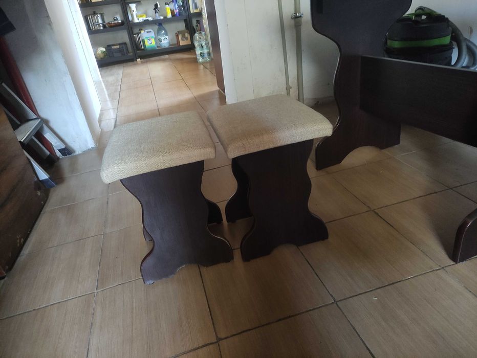 Stół i 2 taborety