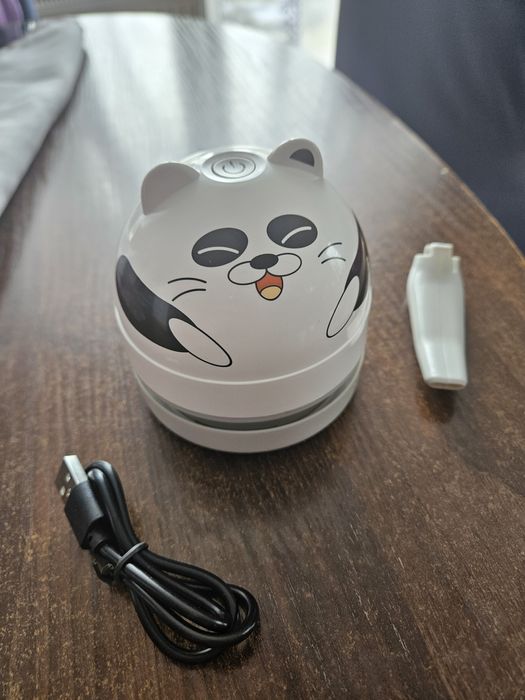 Mini odkurzacz,biurko,klawiatura