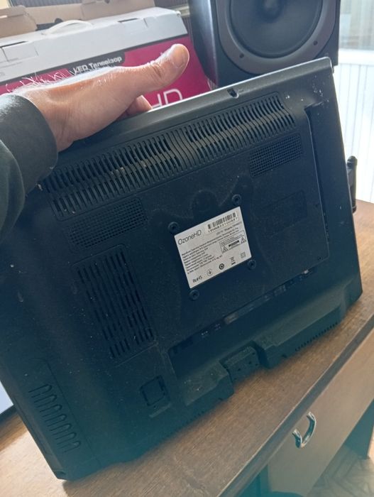 Продам телевізор OzoneHD 19'(Комплект)