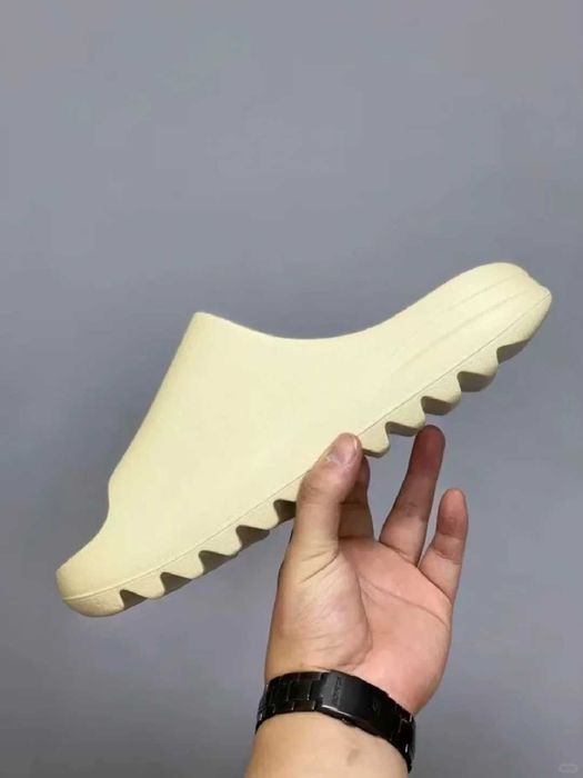 adidas_Yeezy_Slide_Bone_matowe R. 37