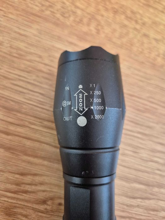 Latarka Urpower taktyczna z funkcją regulacji skupienia wiązki