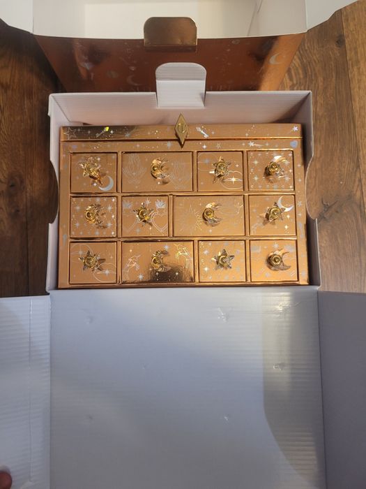 Kuferek świąteczny Charlotte Tibury