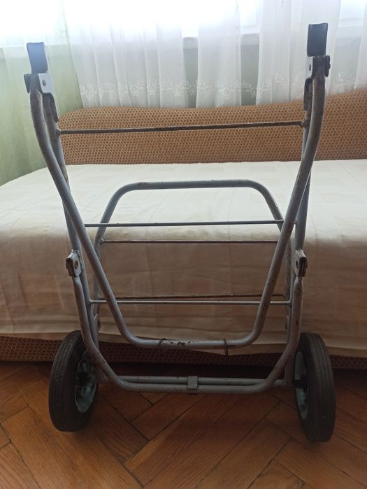 Візок для перевезення вантажів.