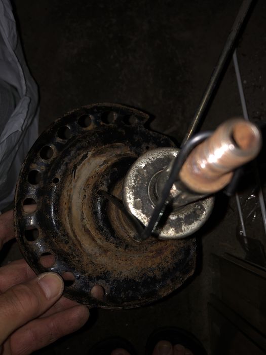 Амортизатори передні Nissan