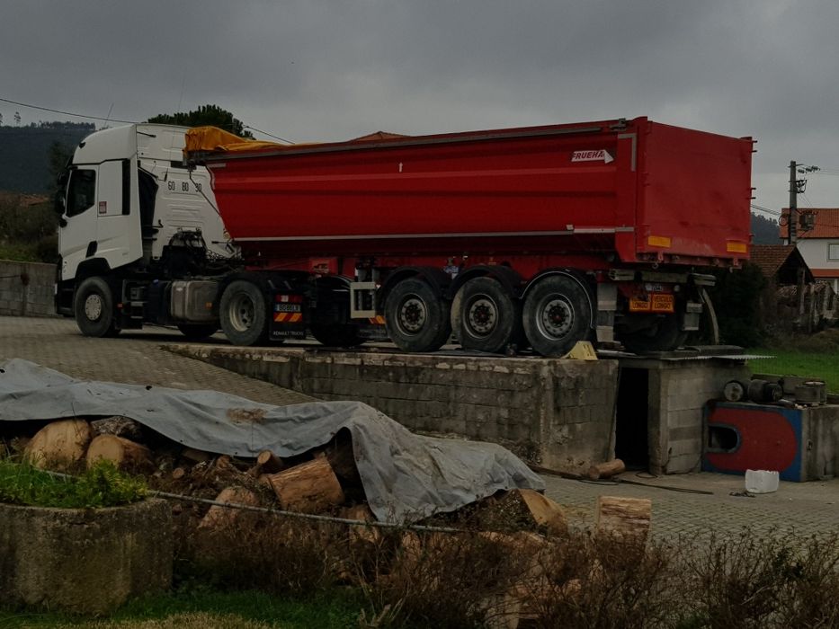 Semirreboque basculante