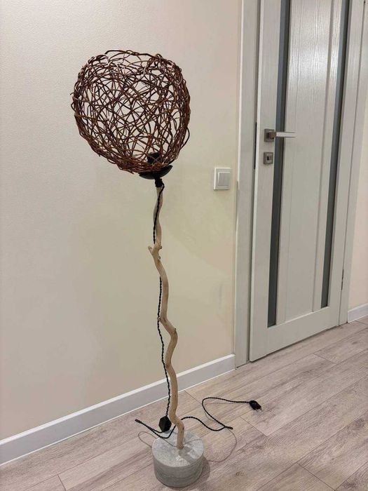 Дизайнерський торшер / лампа ручної роботи (на фото вищий)