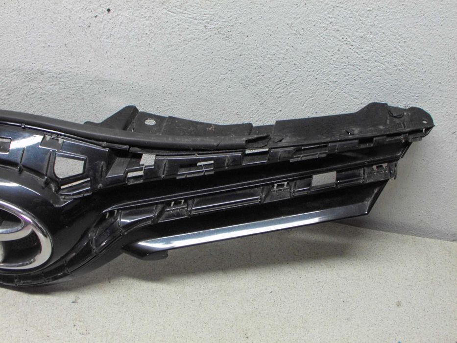 Toyota yaris III lift 14-17 atrapa grill