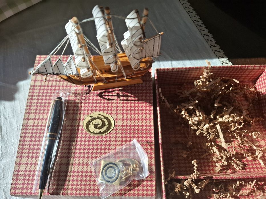 Veleiro  + porta chaves  + caneta