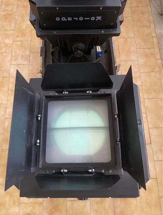 2 Projetores Profissionais GRIVEN Kolorado 1800 + Flight Cases