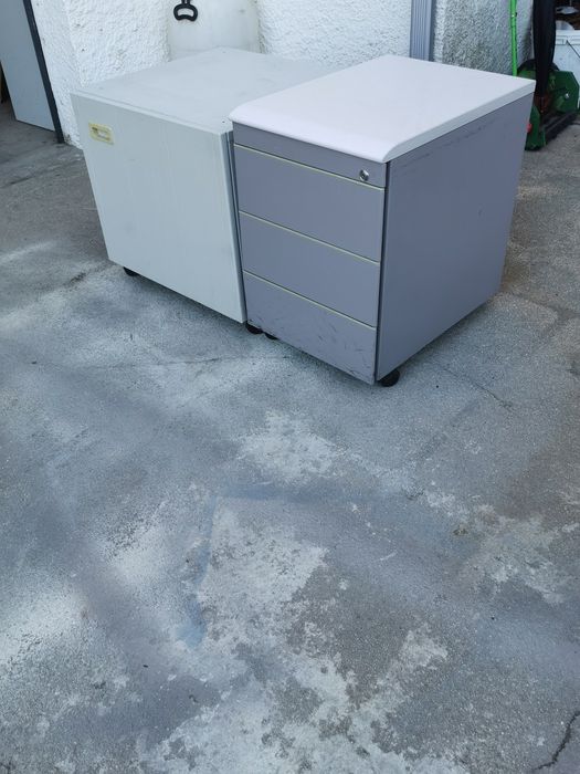 2 móveis de escritório em chapa