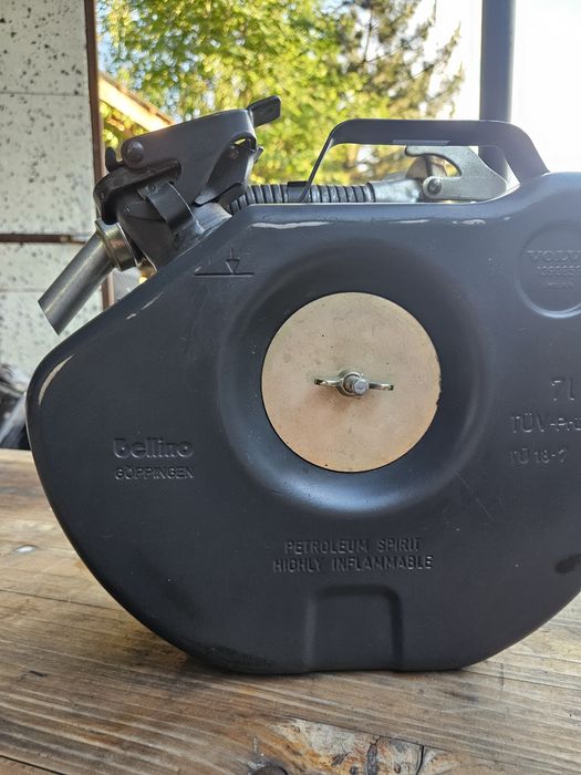 Kanister + Lejek Bellino 7L Volvo Kompletny
