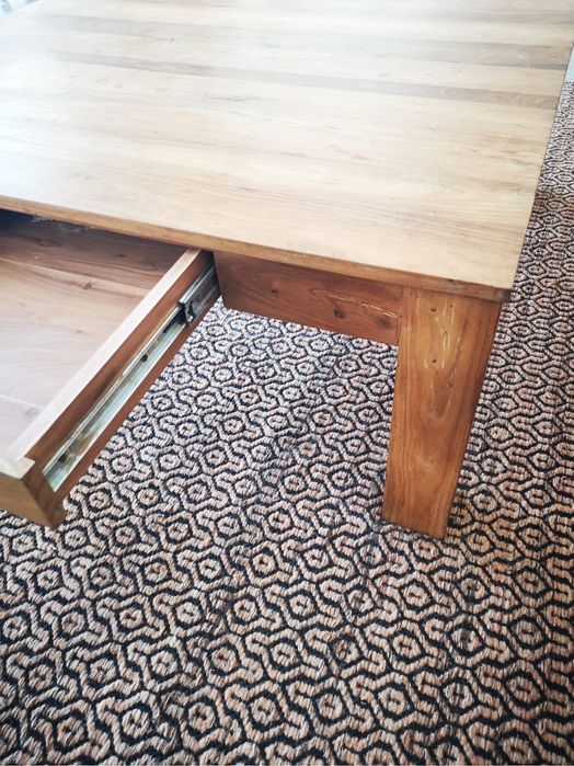 Stolik kawowy, lite drewno.