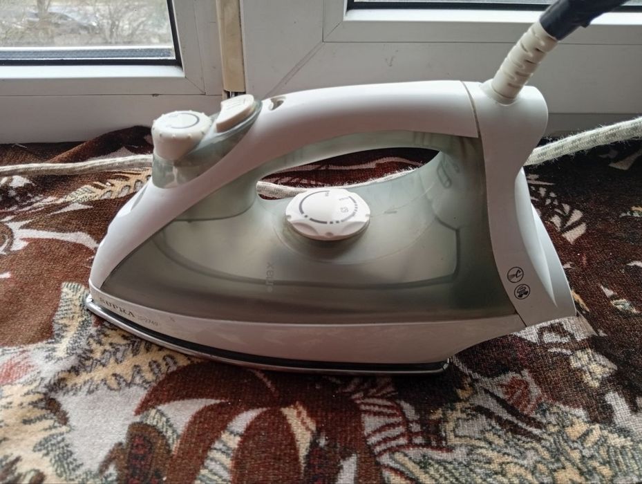 Утюг SUPRA IS-2740PS