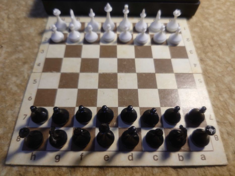 Два дорожных мини наборов: Шашки, шахматы, домино и кости