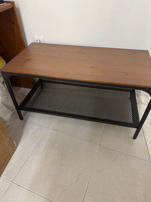 Mesa estilo industrial do Ikea