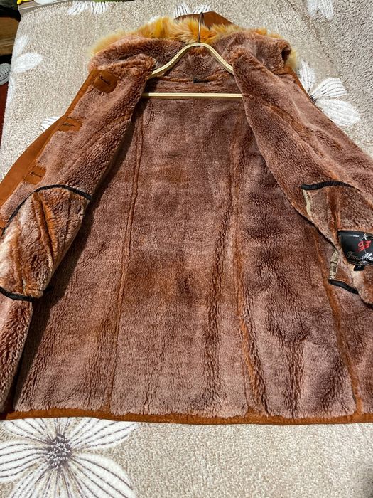 Жіноча дублянка з натуральним хутром тепла з капюшоном кишенями