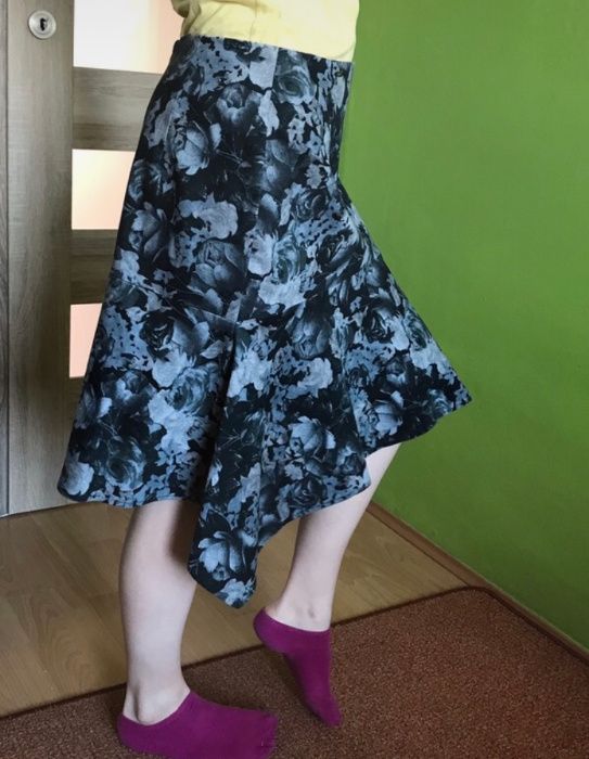 NOWA Monnari 38 M szara rozkloszowana spódnica w kwiaty długa