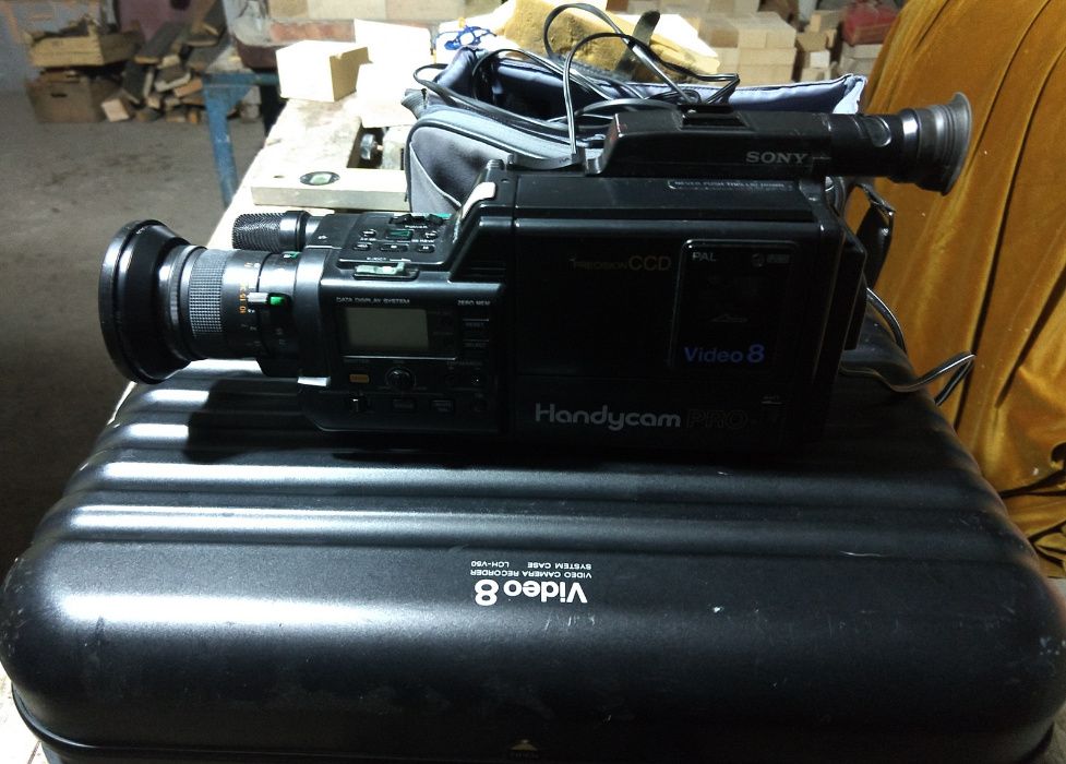 Видеокамера SONY CCD-90E