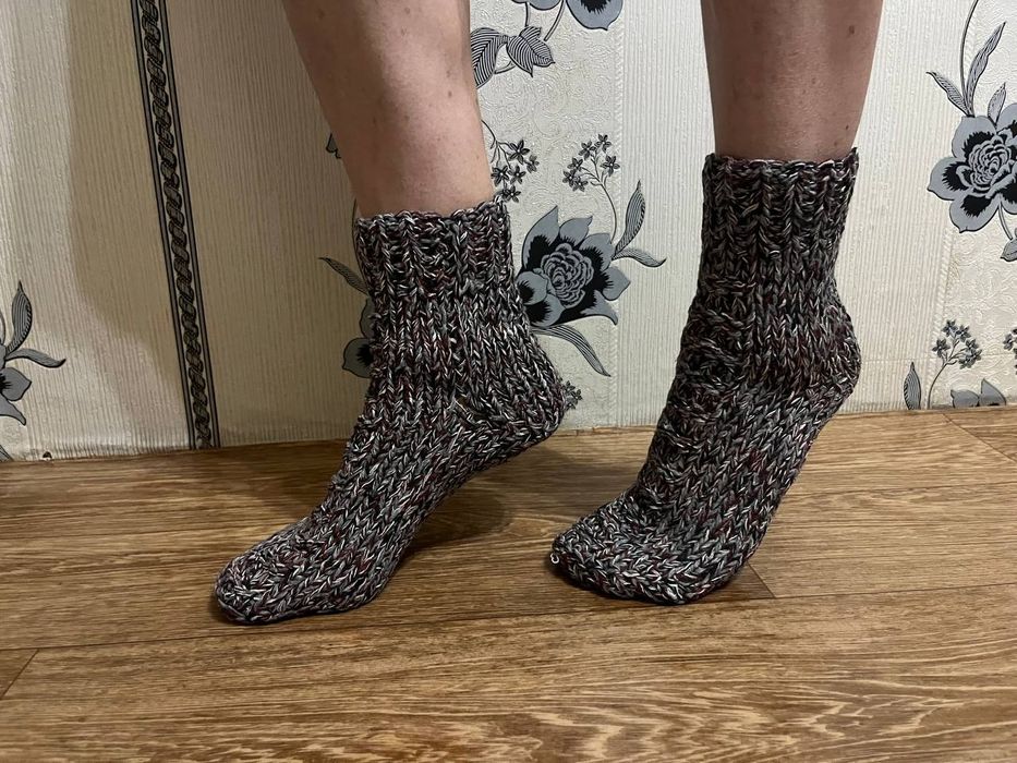 Теплі  шкарпетки, ручної роботи, в'язані з любов'ю)