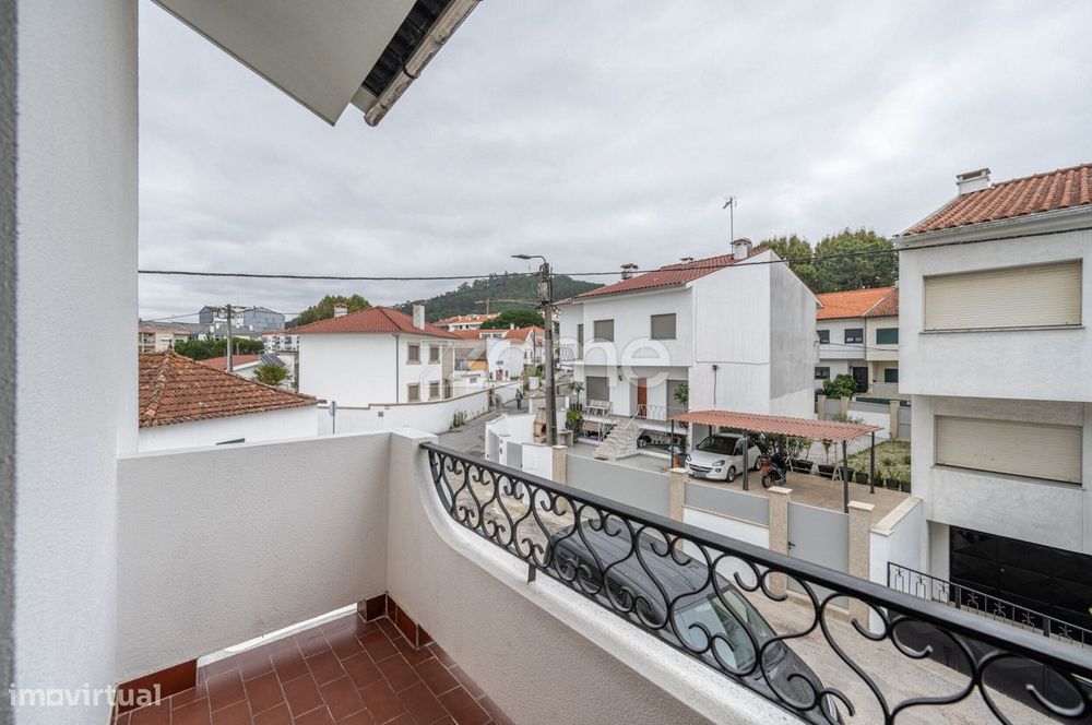 Moradia Gaveto T3 em Darque