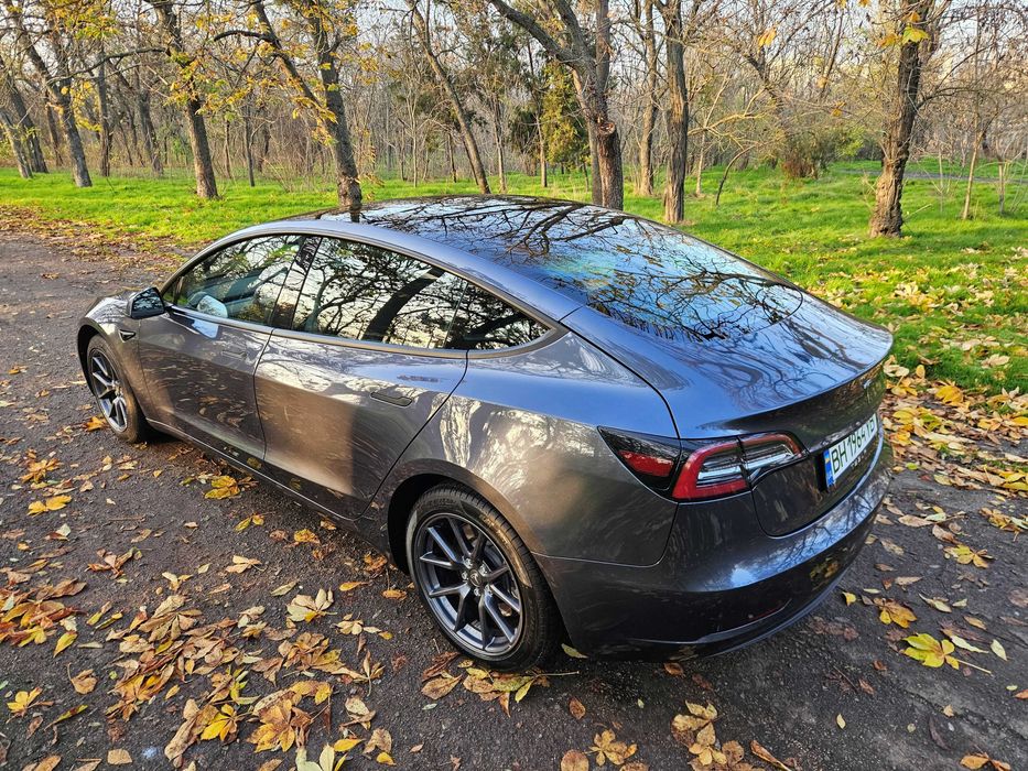 Продам Tesla Model 3  2023р. у відмінному стані