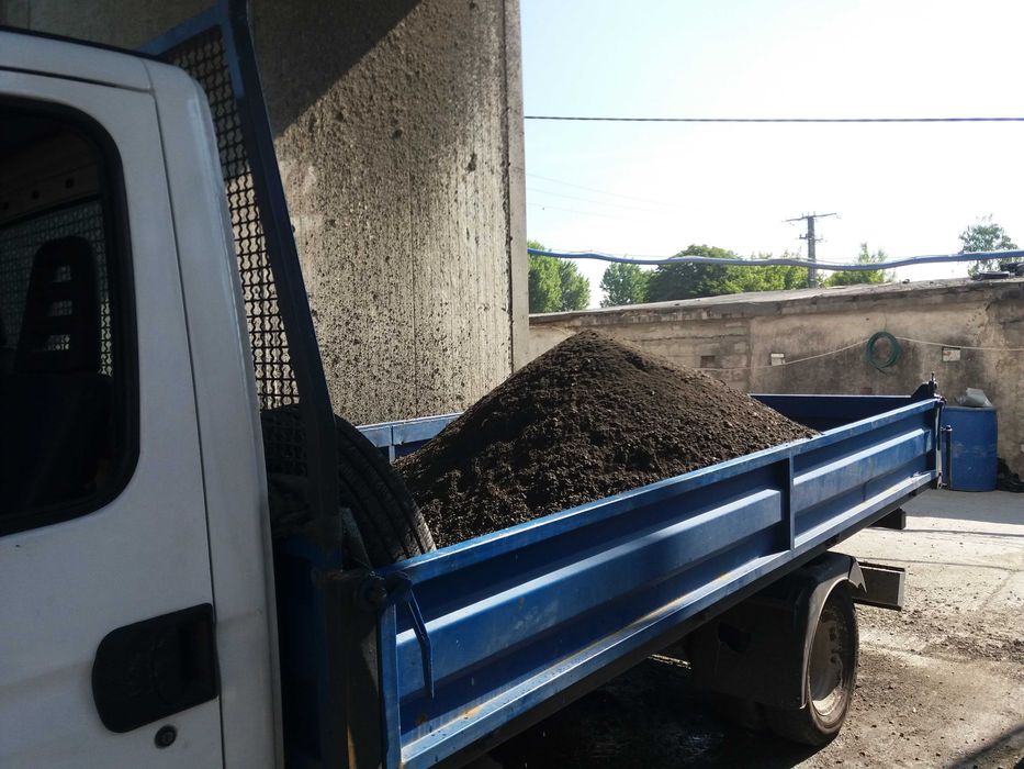Beton półsuchy, zaprawy betonowe półsuche, transport małą wywrotką