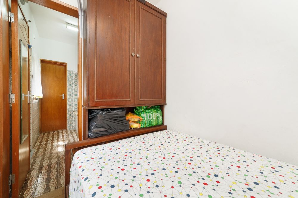 Cama maciça com 1,20mx1,90m