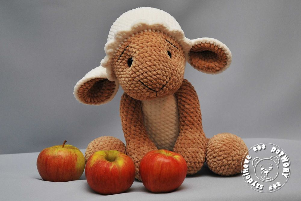 Owca owieczka na szydełku handmade rękodzieło prezent dla dziecka