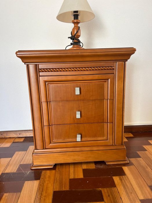 Quarto completo em madeira – estilo clássico e intemporal