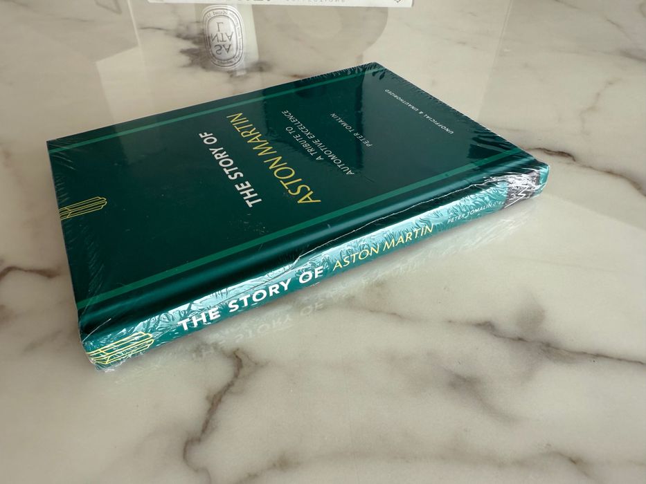 Story of Chanel Karl design fashion art book hardcover coffee table