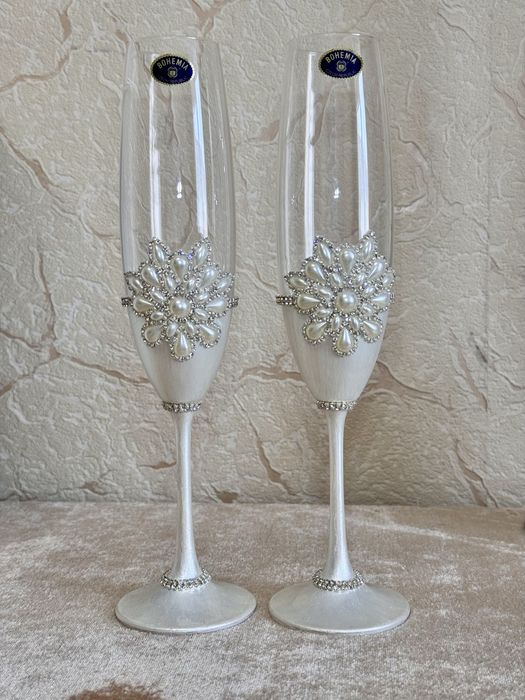 Весільний набір ручної роботи; Бокали; свічки, скринька; тарілка