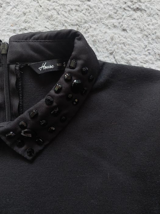 dzianinowa sukienka z rękawem 3/4 kołnierz z kamieniami s/36 House