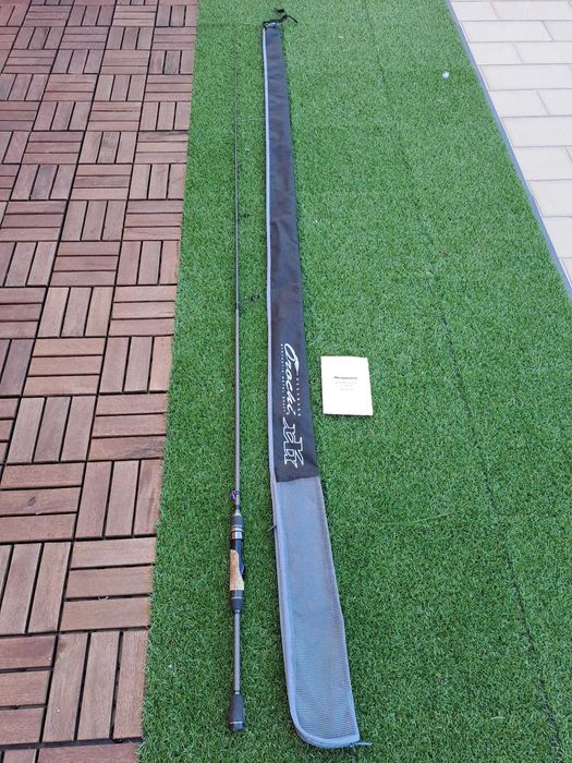 Megabass Orochi xXx F2-68KS Scramble Tour - cana de pesca achigã