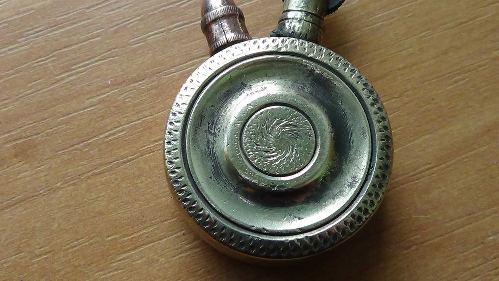 Зажигалка оригинальная.