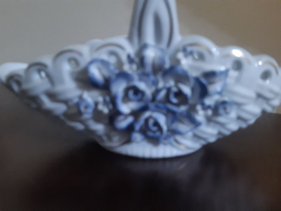 Корзинка ,фарфор.