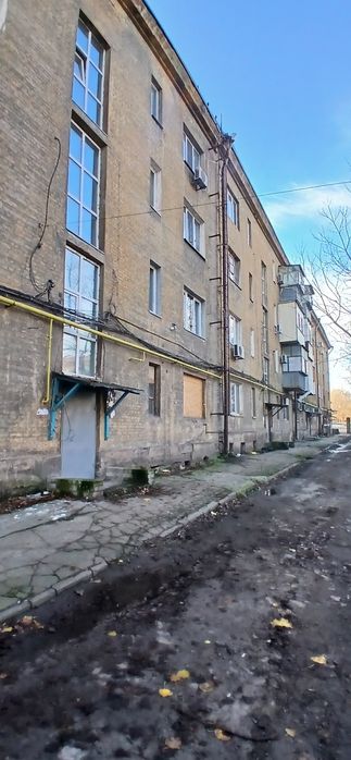 2-комнатная квартира. Кирпичный дом. Метро Металлургов.  2 этаж