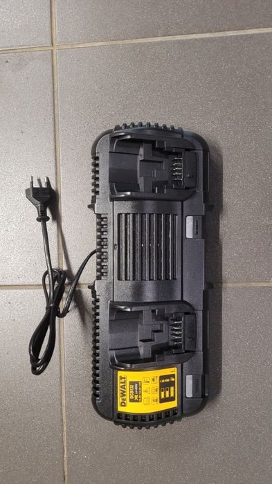 Ładowarka Dewalt podwójna  DCB132