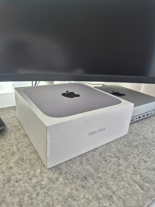 Mac mini M1 (2020) – 16 GB RAM / 256 GB SSD + podstawka z hubem, komplet w oryginalnym pudełku