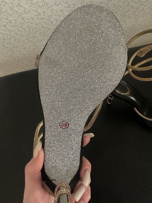 Босоножки новые 39 размер